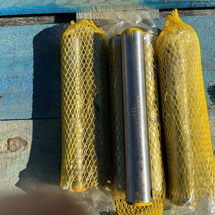 #5069 • Unused 2025 Landhero 30 mm x 200 mm Universal Bucket Pin