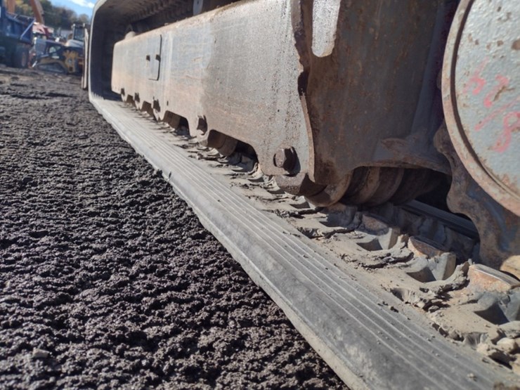 18-takeuchi-tb260cra-excavator-(qea-4048)-image-30