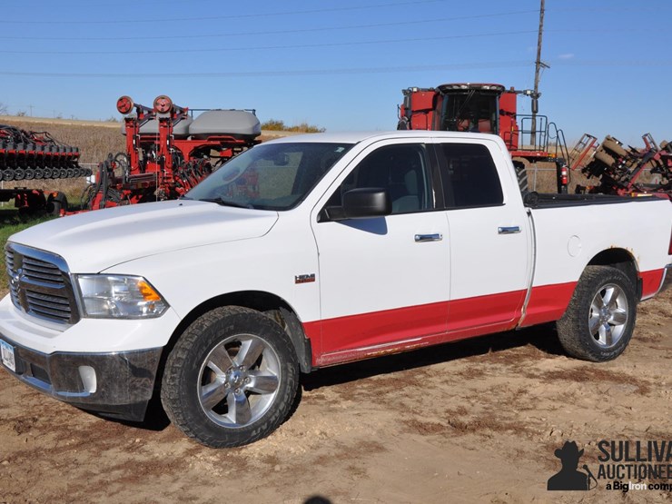 2015-ram-1500-big-horn-image-1