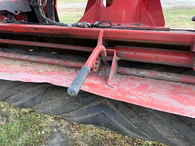 2011-new-holland-h7460-image-9