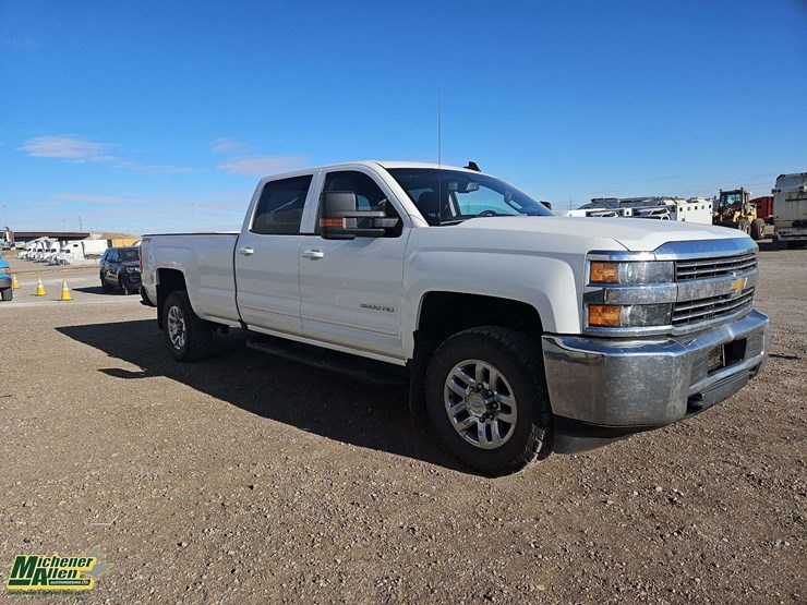2018-chevrolet-silverado-3500hd-image-2