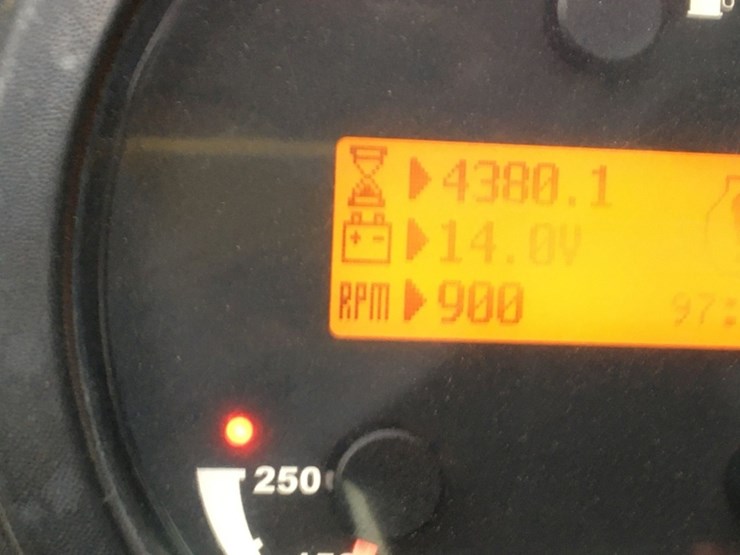 2015-jlg-g12-55a-image-5