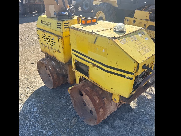 #1210-•-wacker-trench-compactor-with-remote-image-2