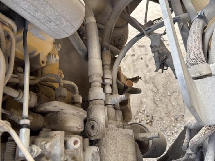 caterpillar-cb-534d-image-29