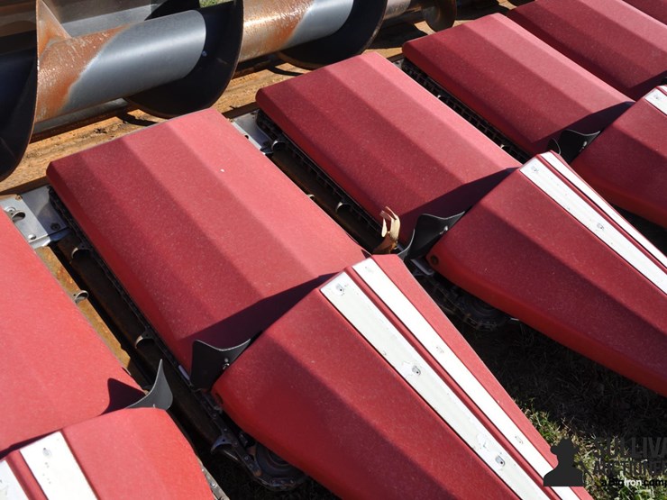 2016-drago-gt-8-30-8r30-corn-head-image-13