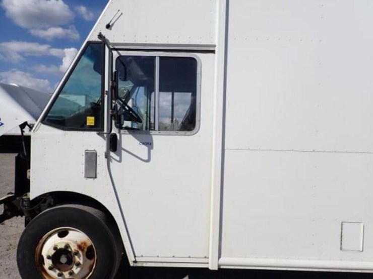 2013-freightliner-mt55-image-40