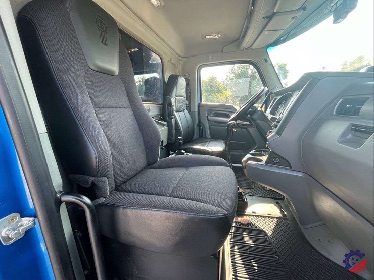 2016-kenworth-t880-image-59