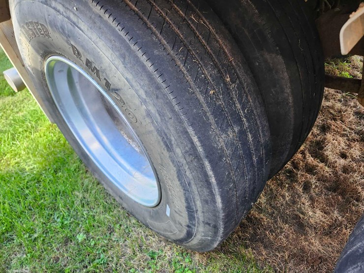 1995-4800-gal.-semi-tank-trailer-image-11