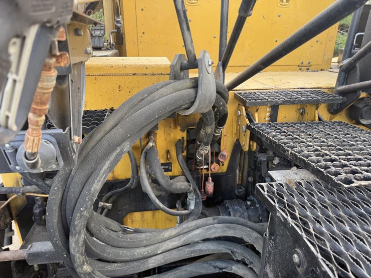 caterpillar-ap-1055f-image-67