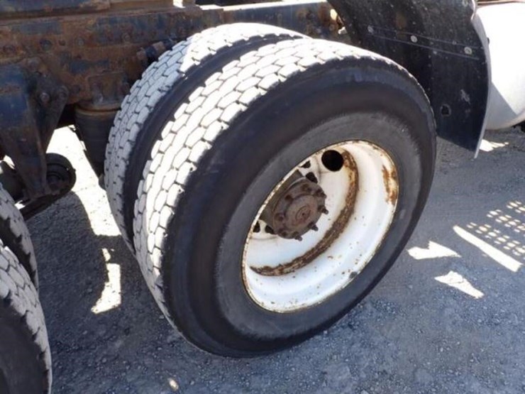 2010-freightliner-cascadia-t/a-hiway-tractor---day-image-53