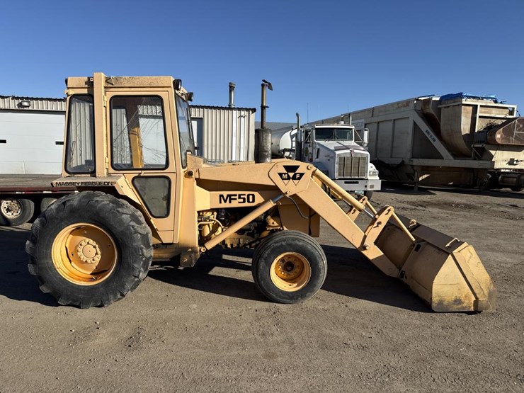 massey-ferguson-300a-image-6