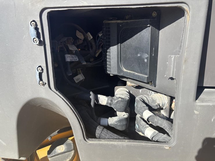 #1341-•-2013-volvo-dd110-roller-image-17