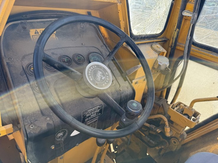 massey-ferguson-300a-image-39