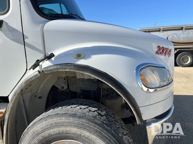 2016-freightliner-petroleum-truck-(jn3388,-unit-2374)-image-23
