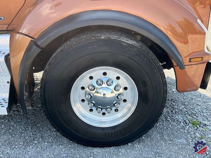 2016-kenworth-t880-image-15