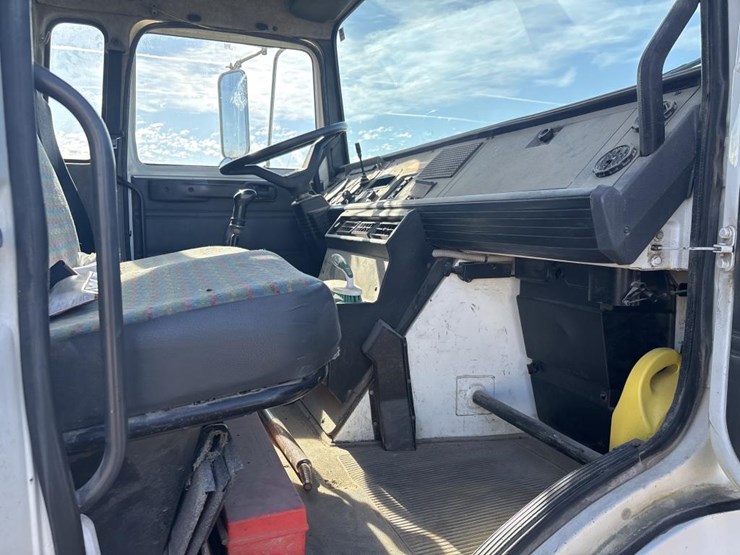 #1337-•-1998-mack-cs200-flatbed-image-32