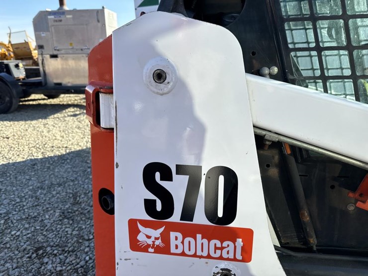 2015-bobcat-s70-image-16