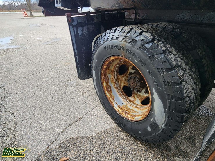 2013-chevrolet-silverado-3500hd-image-14