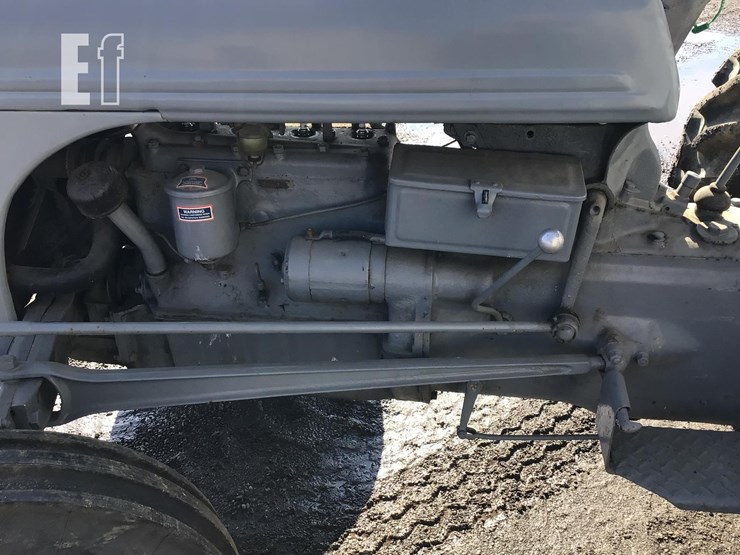 1940-ford-9n-image-11