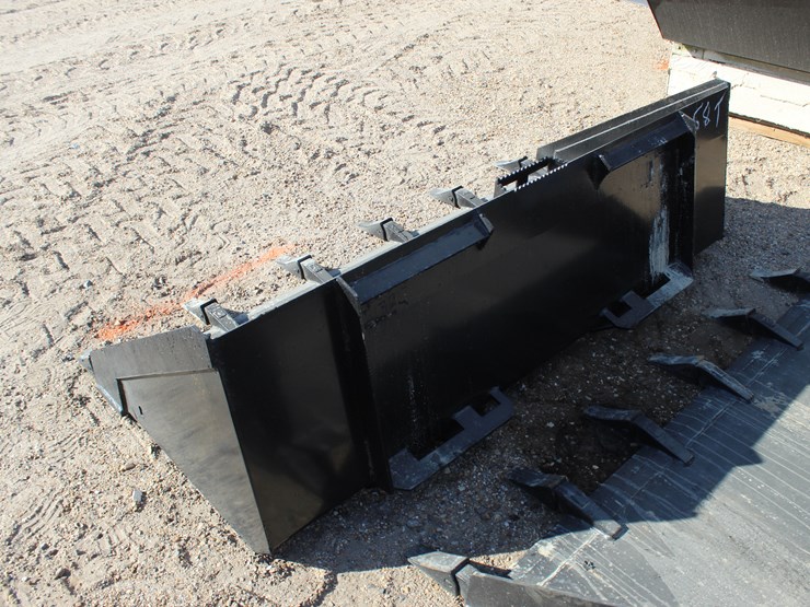 #30208-•-68in-low-profile-gp-bucket-with-teeth-image-2