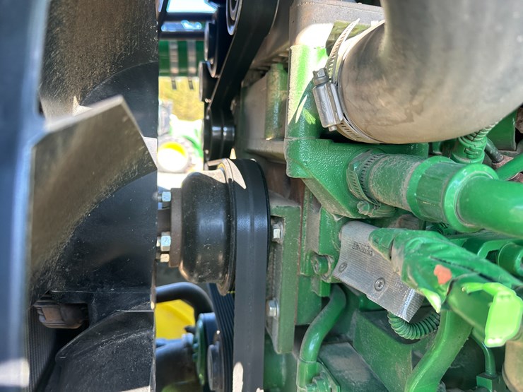 2013-john-deere-6140m-image-46