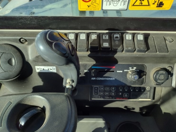 18-takeuchi-tb260cra-excavator-(qea-4048)-image-10