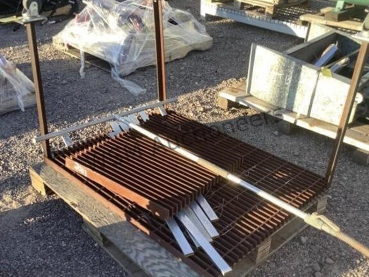 pallet-of-asst-steel-&-partial-table-image-1