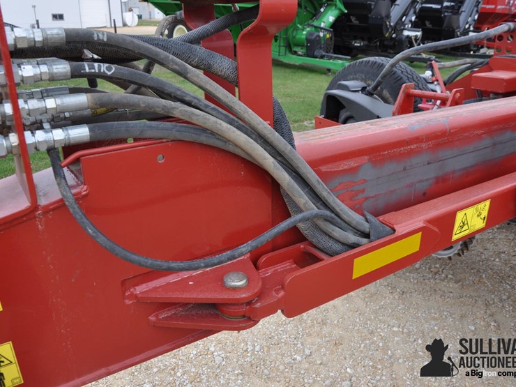 2014-case-ih-1255-image-16