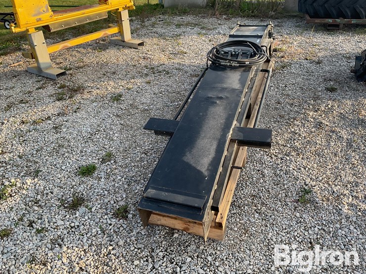 new-holland-fr-forage-chopper-short-spout-image-4