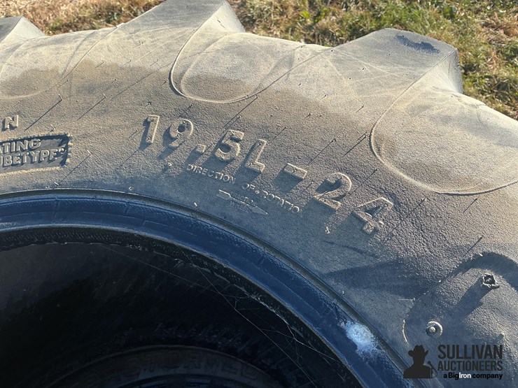 titan-19.5l-24-tires-image-8