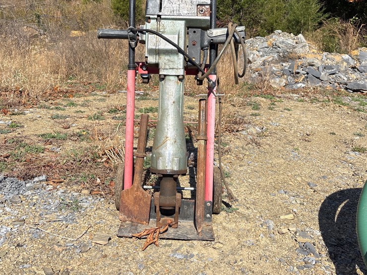 #1131-•-hitachi-jackhammer-with-bits-image-1