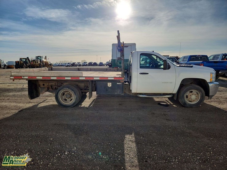 2013-chevrolet-silverado-3500hd-image-23