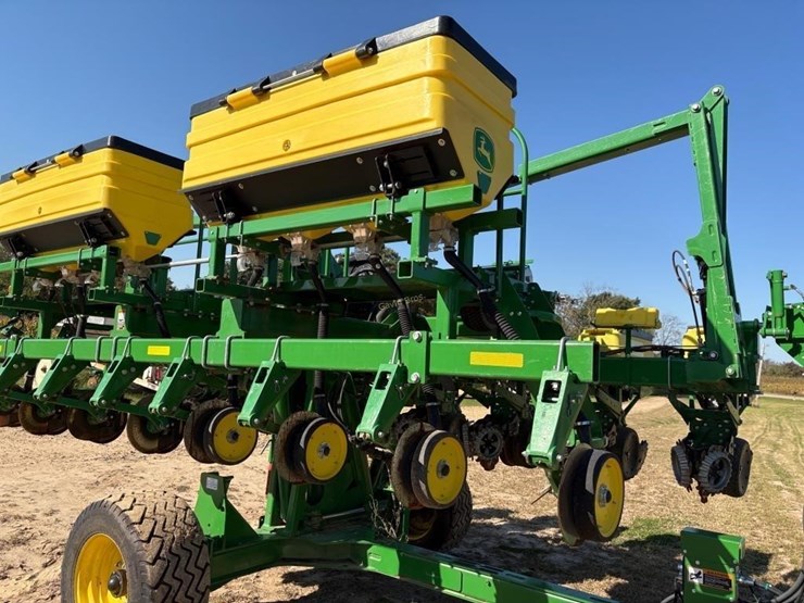 2023-john-deere-1745-image-22