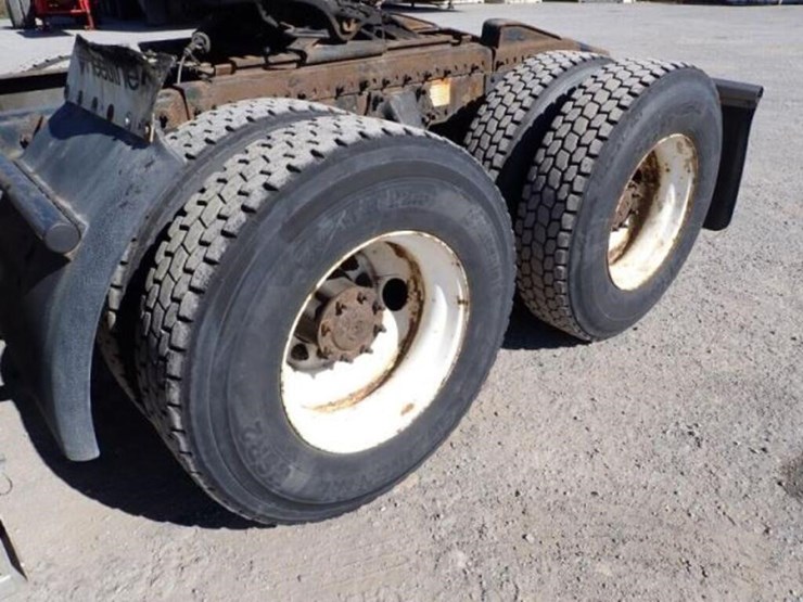 2010-freightliner-cascadia-t/a-hiway-tractor---day-image-42