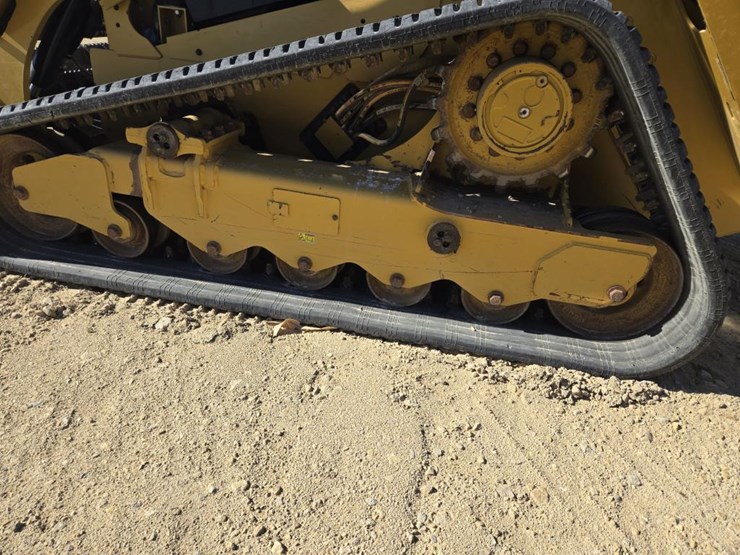 2022-caterpillar-299d-image-15