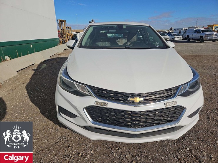 2018-chevrolet-cruze-lt-4dr-hatchback-image-5