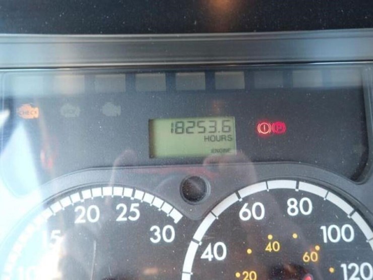 2010-freightliner-cascadia-t/a-hiway-tractor---day-image-14