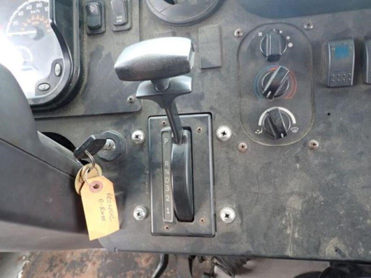 2013-freightliner-mt55-image-26