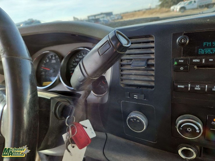 2013-chevrolet-silverado-3500hd-image-13