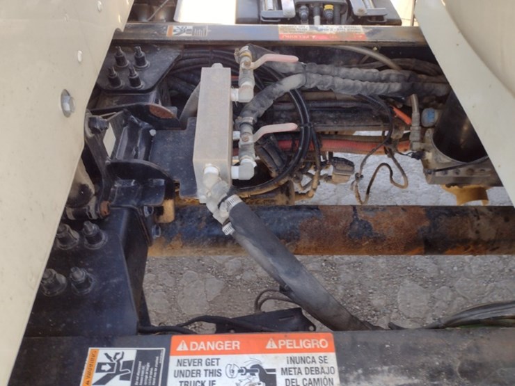 21-peterbilt-water-truck^title^-(qea-4053)-image-35