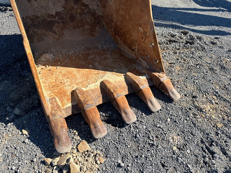 #32583-•-tag-42"-excavator-bucket-image-8