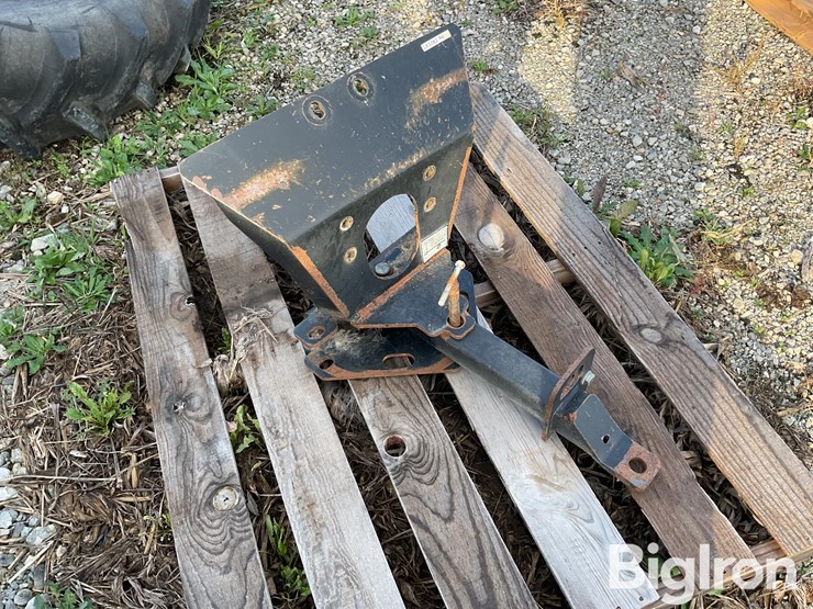 new-holland-cr-series-rear-hitch-image-3