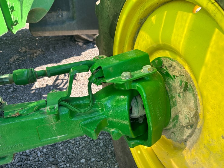 2013-john-deere-6140m-image-13