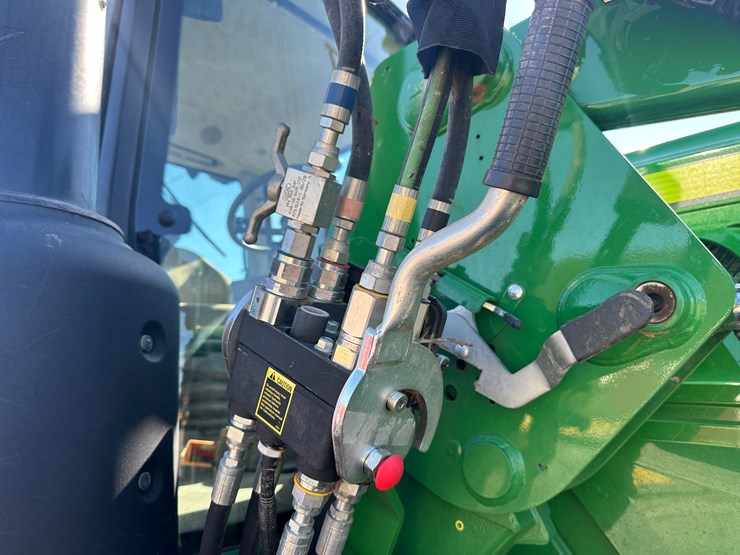 2013-john-deere-6140m-image-57
