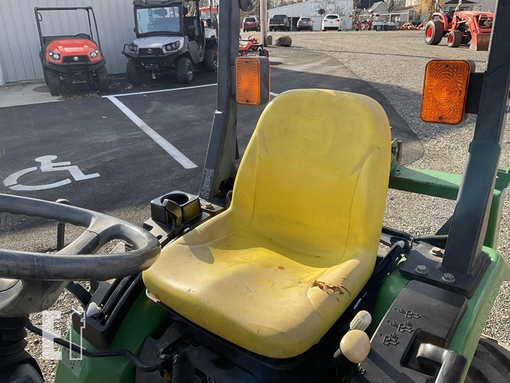 john-deere-2320-image-16