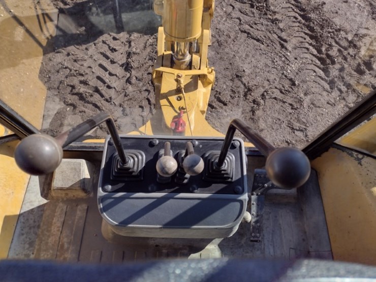 caterpillar-426c-image-12