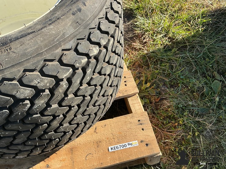 ohtsu-24x3.00-12-tire-on-6-bolt-rim-image-8