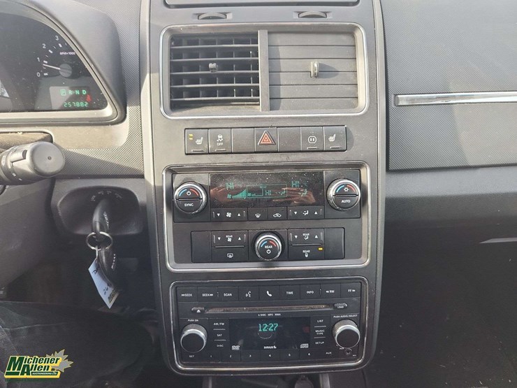 2010-dodge-journey-image-12