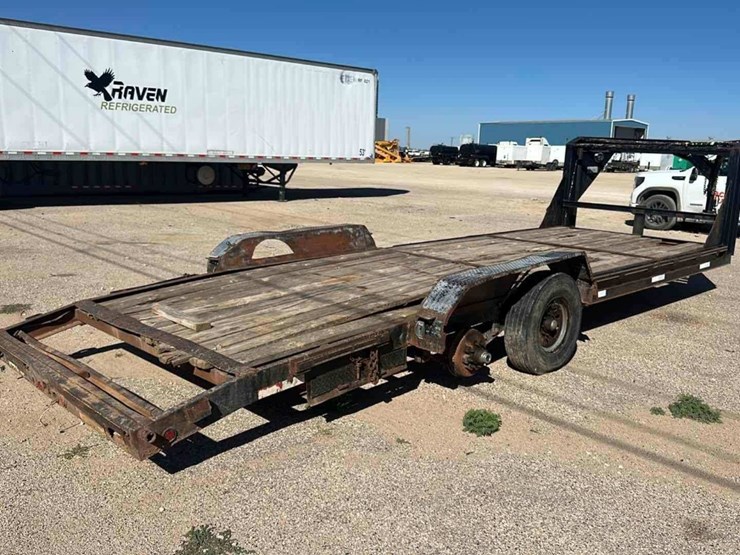 2010-maxey-welding-20-t/a-gooseneck-trailer-image-3