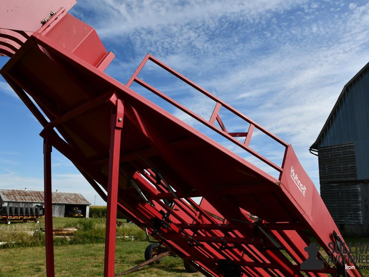 kuhns-1534-hay-accumulator-image-15